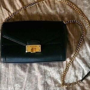 MICHAEAL KORS CROSSBODY